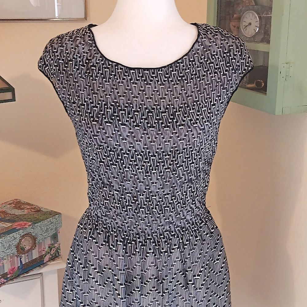 Max Edition Geometric Design Dress - Picture 2 of 9